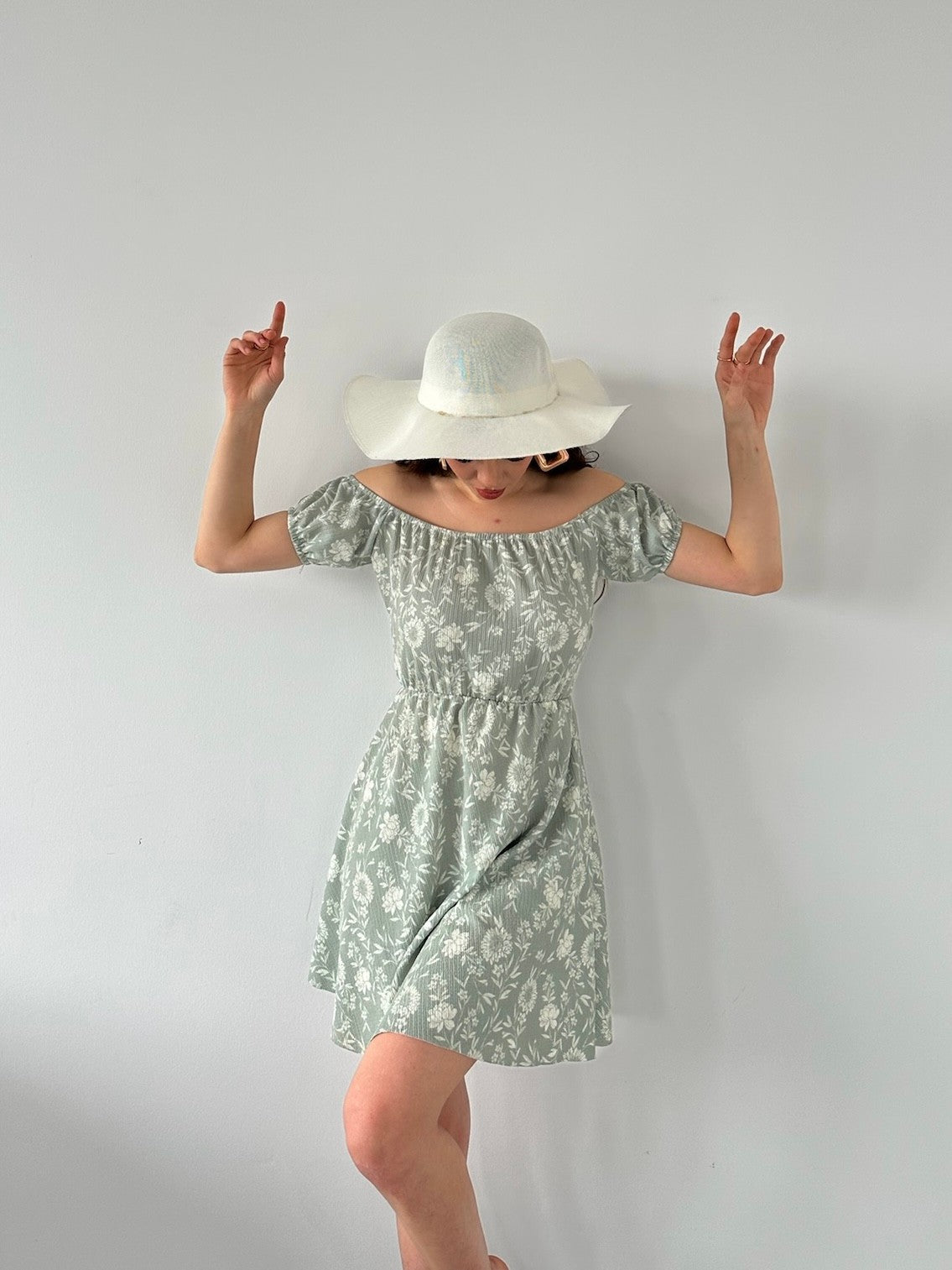 Madonna Yaka Çiçek Desenli Krinkıl Elbise