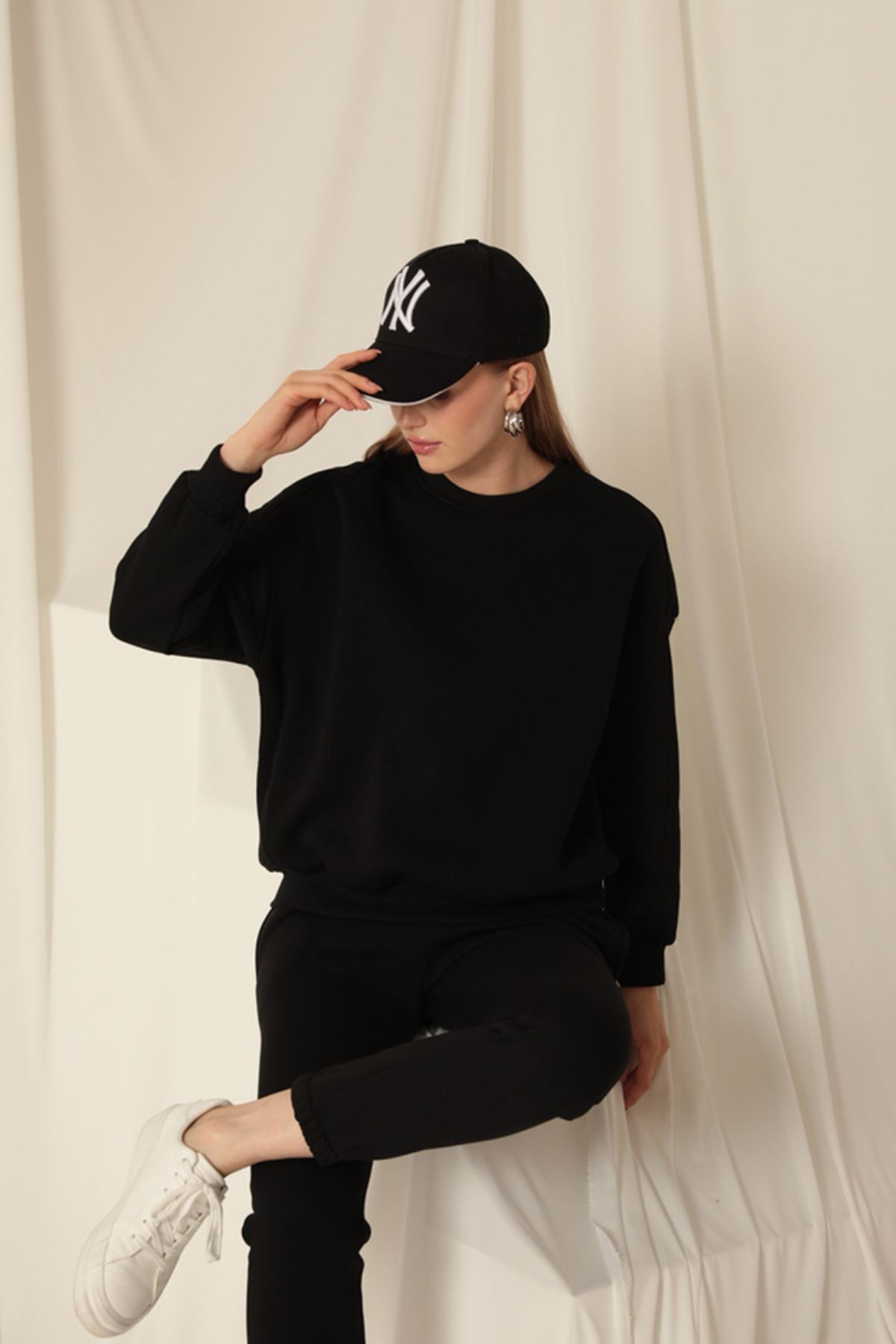 Üç İplik Sıfır Yaka Çimalı Siyah Sweat ✨