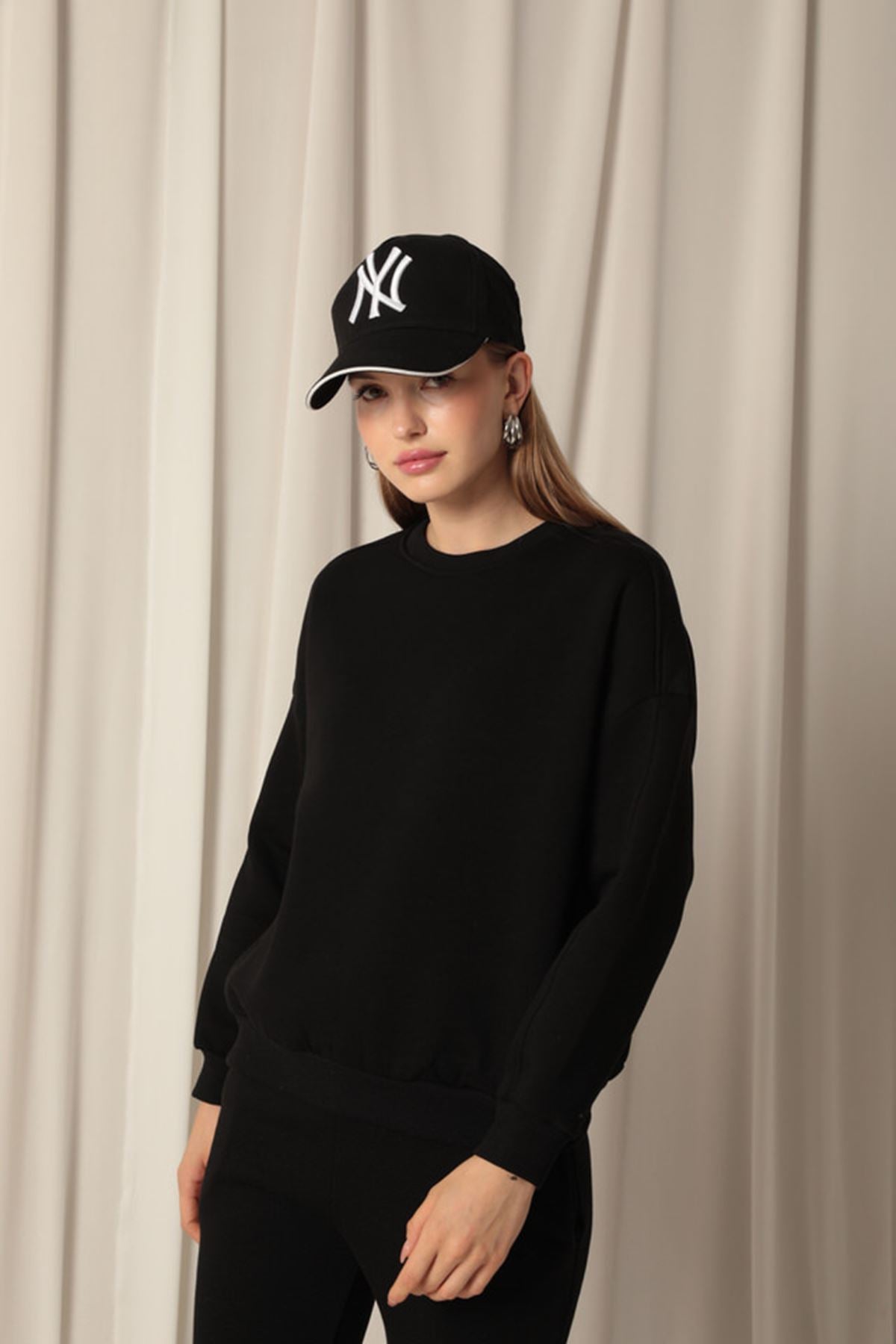 Üç İplik Sıfır Yaka Çimalı Siyah Sweat ✨