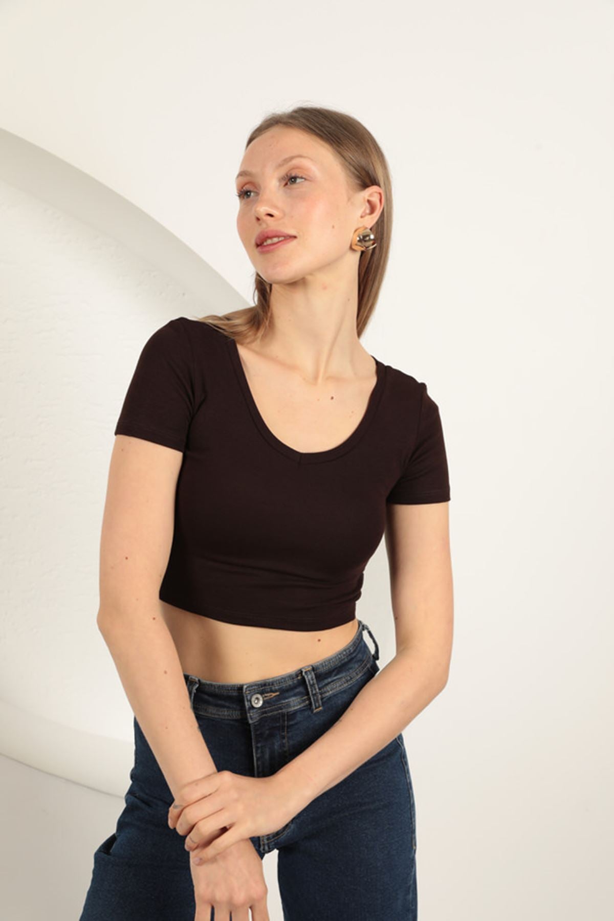 Çilek Viskon Kumaş V Yaka Basic Tişört-Kahve