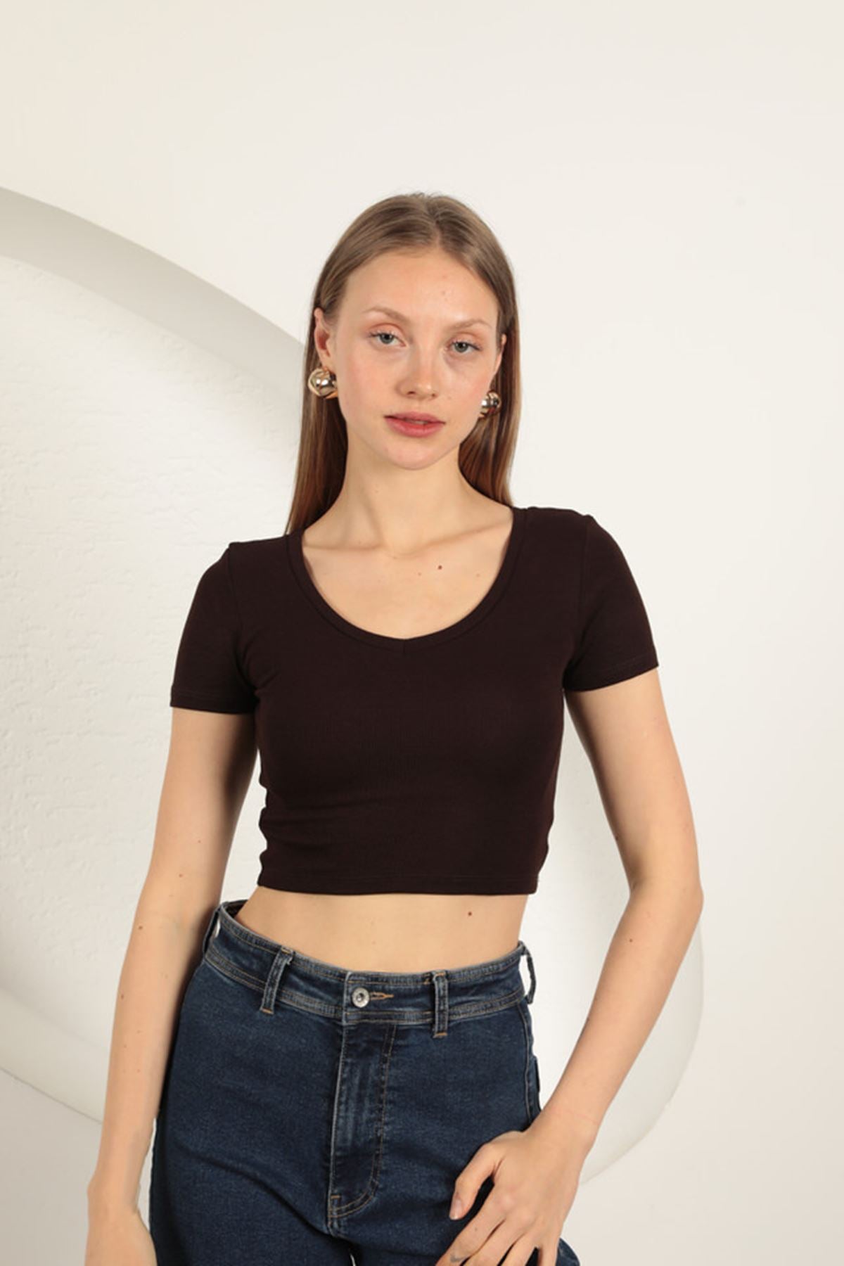 Çilek Viskon Kumaş V Yaka Basic Tişört-Kahve