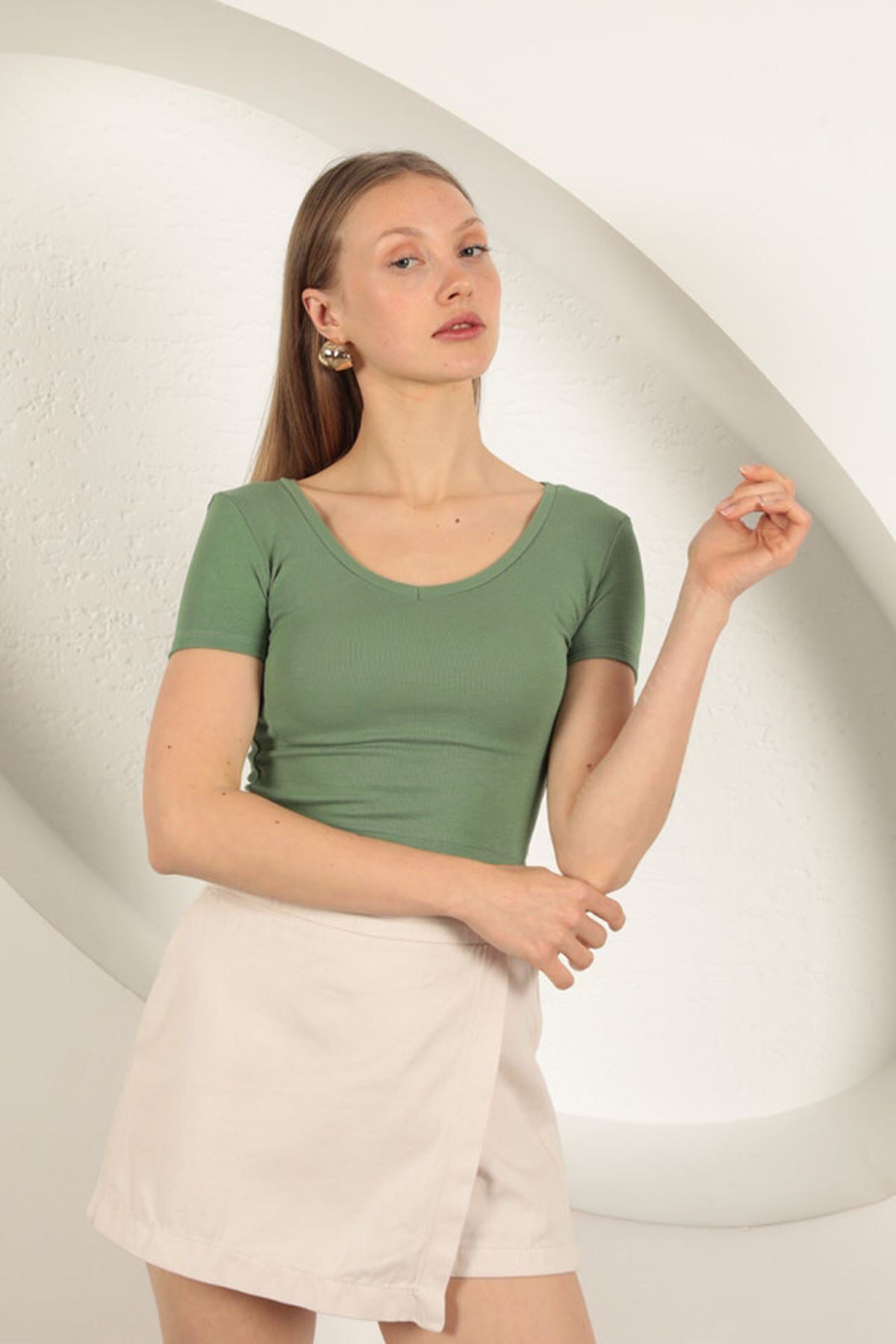 Çilek Viskon Kumaş V Yaka Basic Tişört-Haki