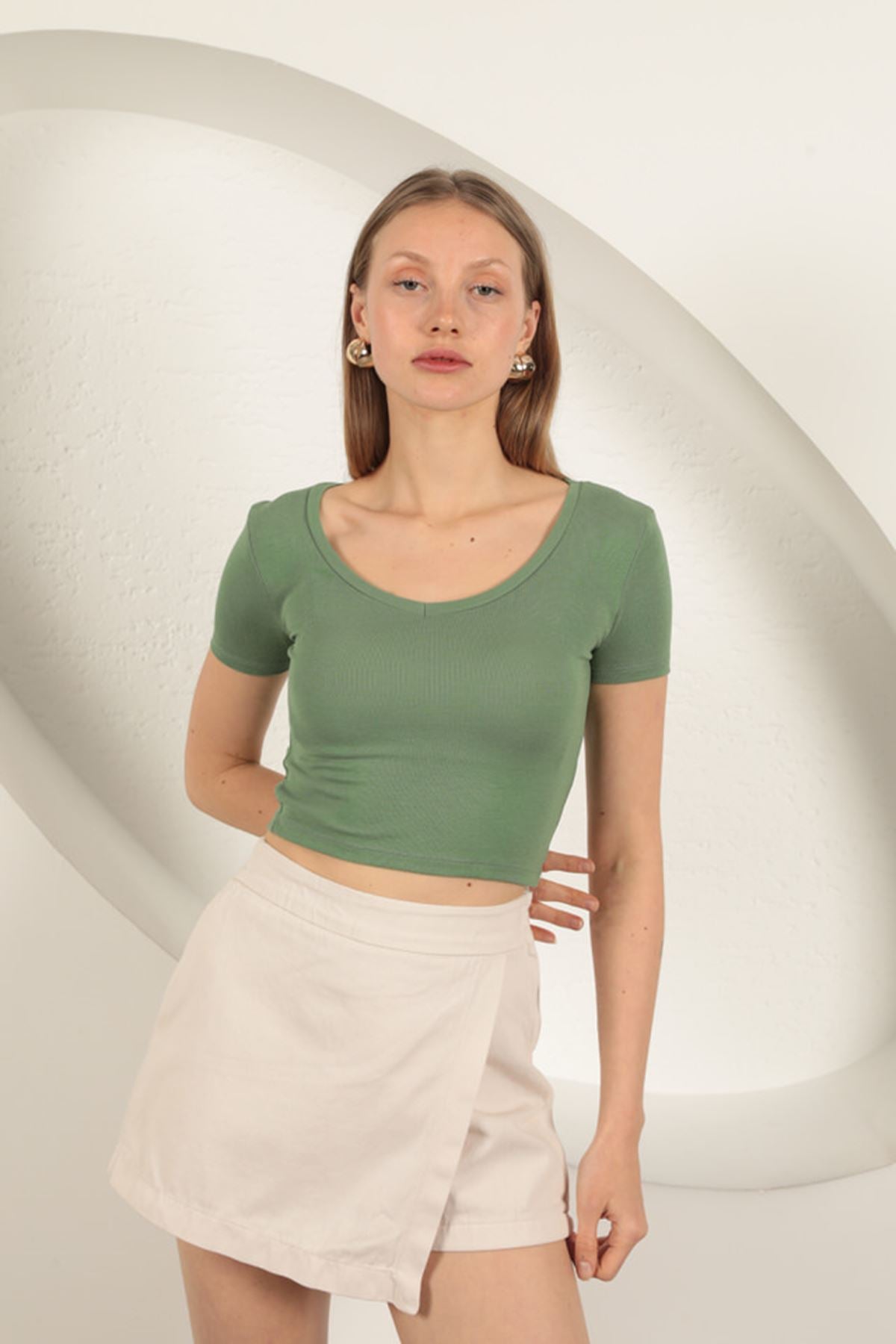 Çilek Viskon Kumaş V Yaka Basic Tişört-Haki