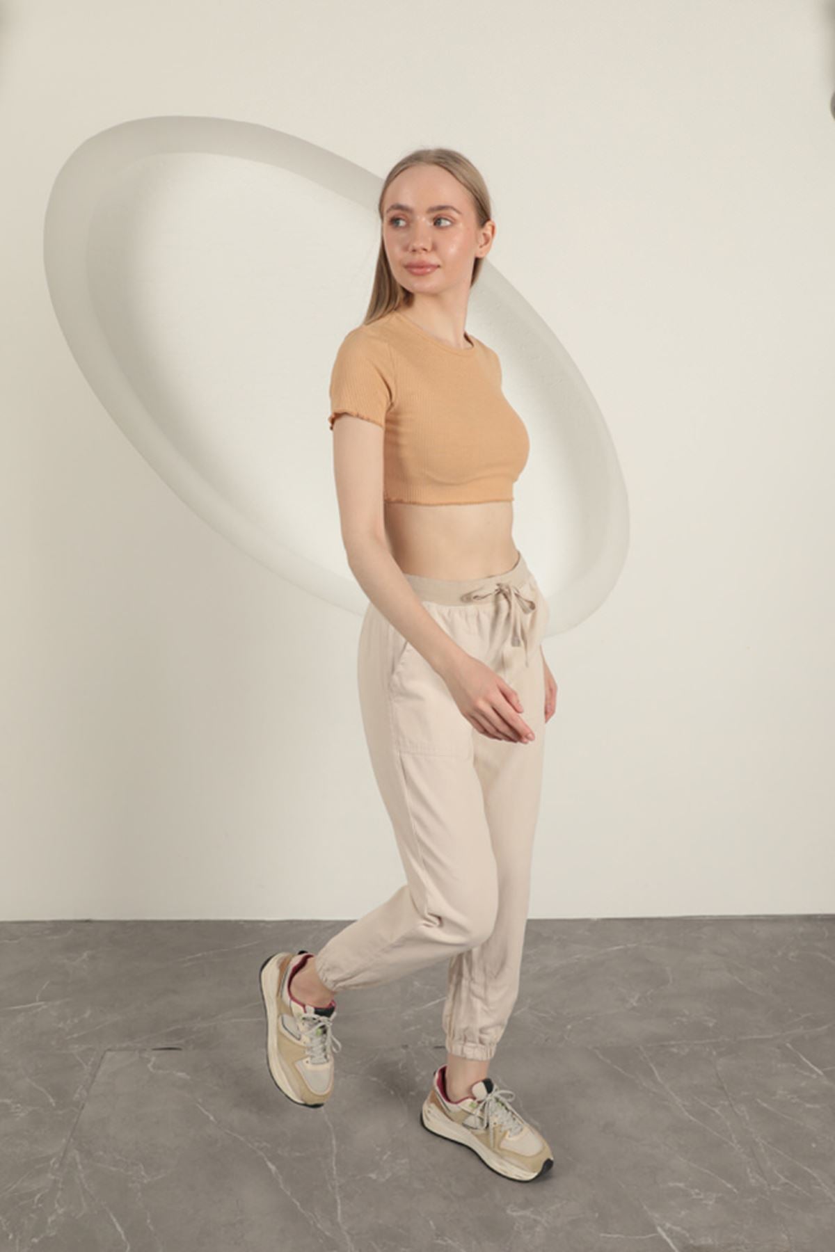 Gabardin Kumaş Paçası Lastikli Kadın Pantolon-Taş