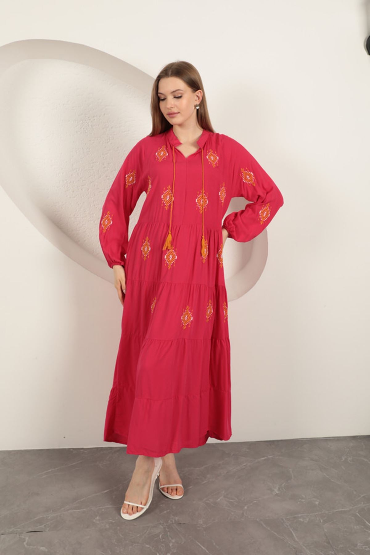 Viskon Kumaş Çıtır Nakışlı Elbise-Fuşya