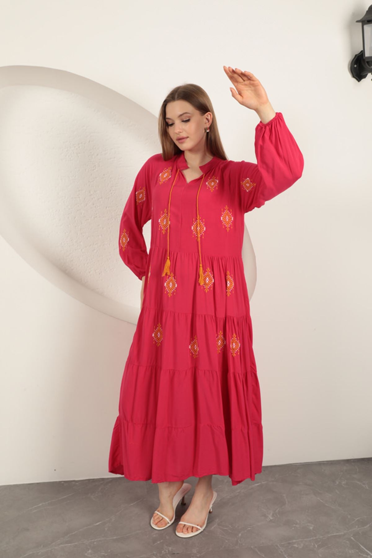 Viskon Kumaş Çıtır Nakışlı Elbise-Fuşya