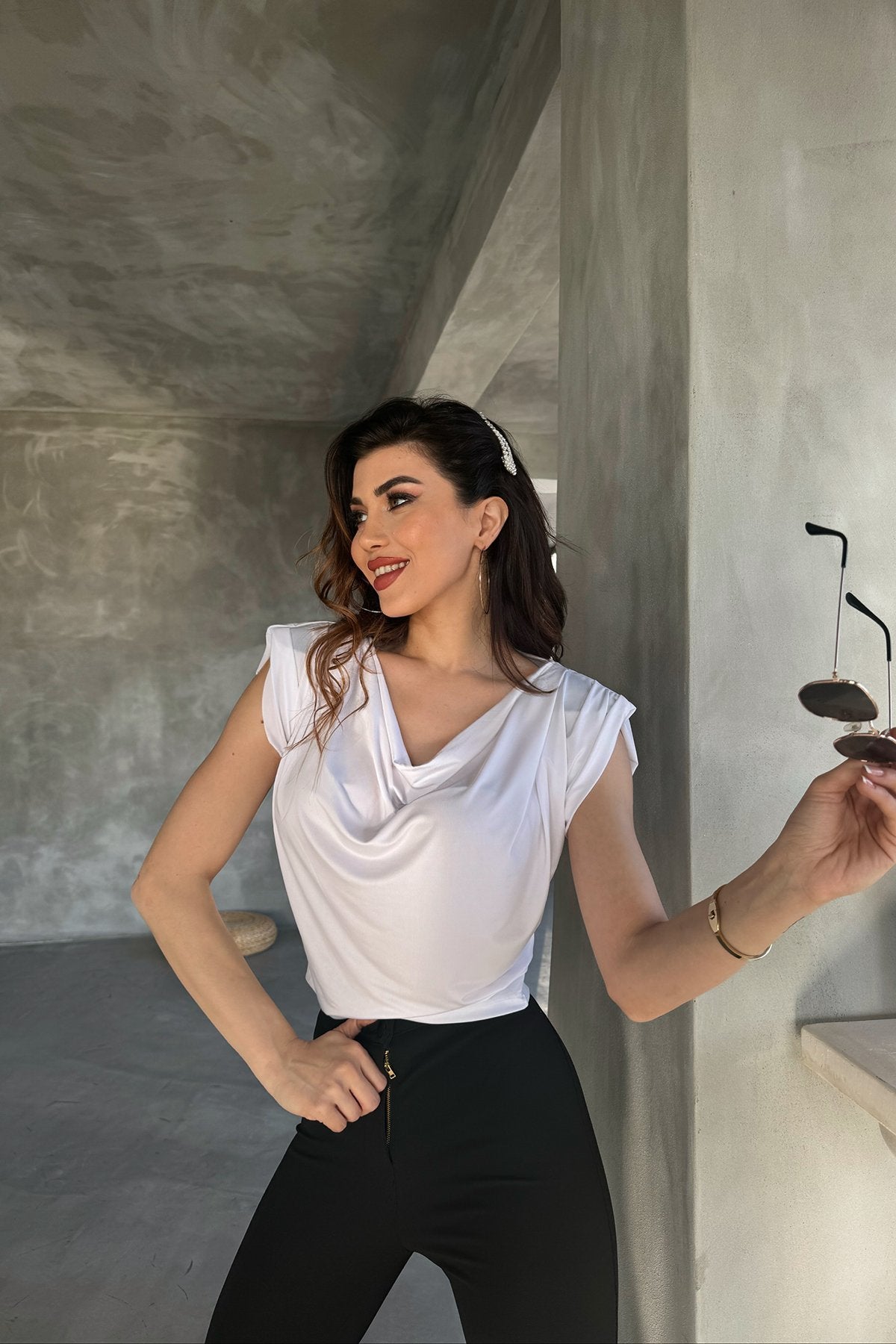 Degaje Yaka Vatkalı Bluz