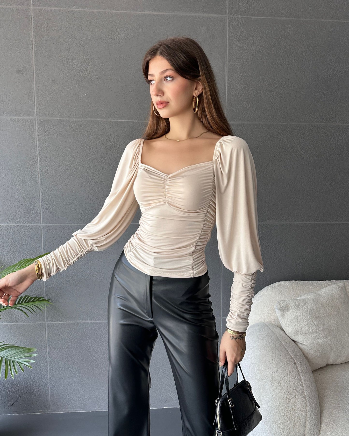 Kalp Yaka Önü Ve Manşeti Drapeli Bluz