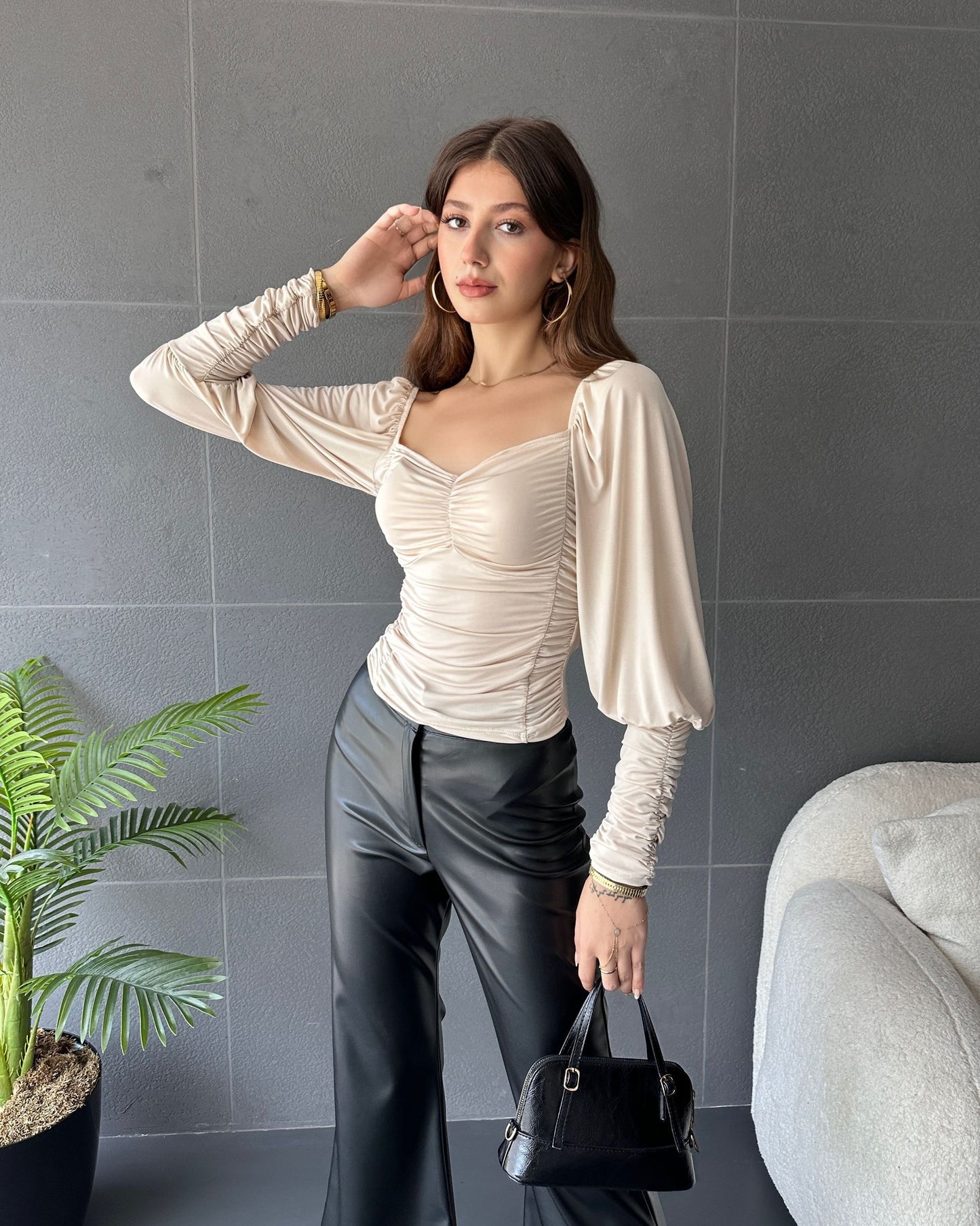 Kalp Yaka Önü Ve Manşeti Drapeli Bluz