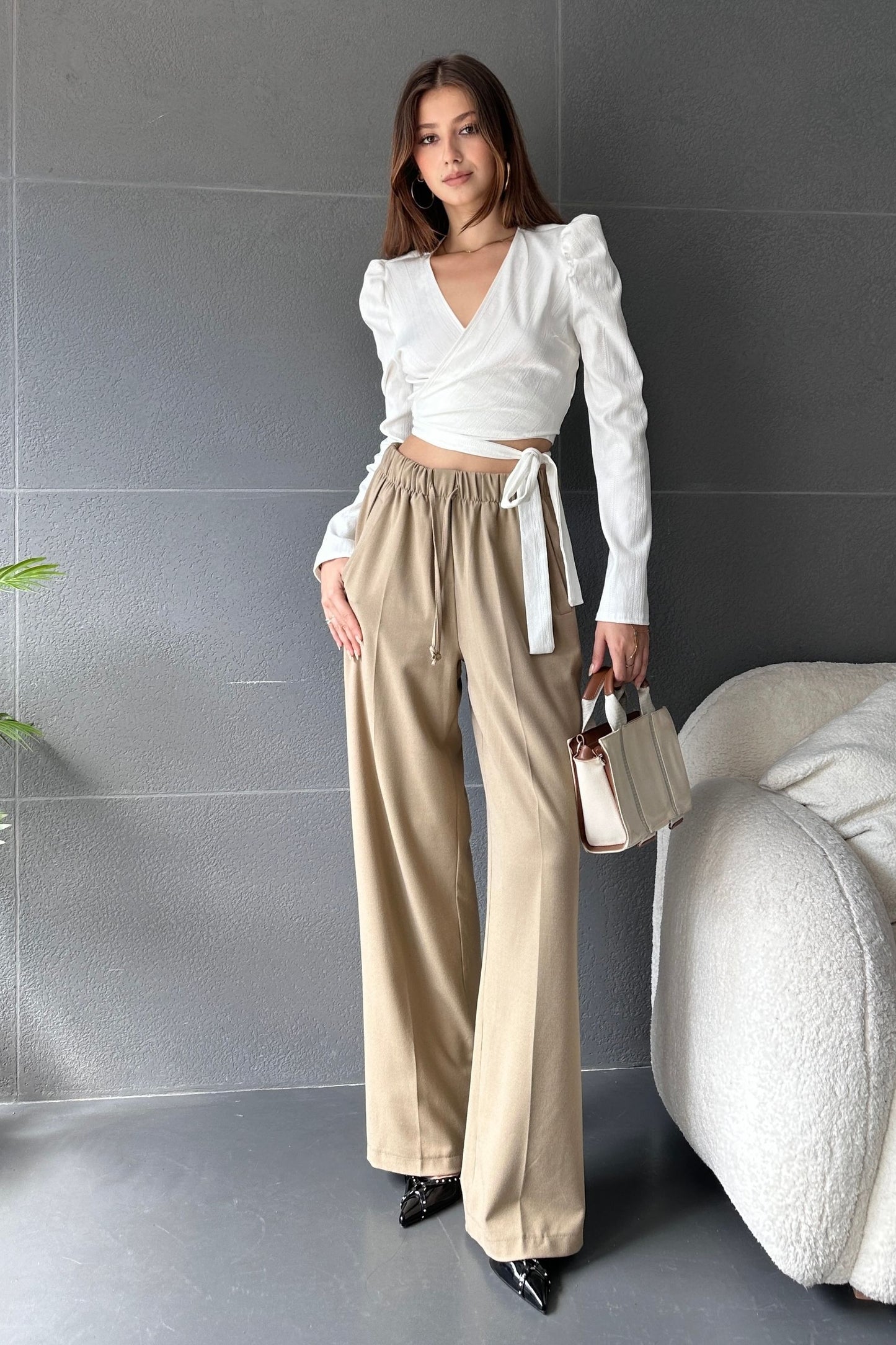 Kruvaze Yaka Beli Kuşaklı Crop Bluz