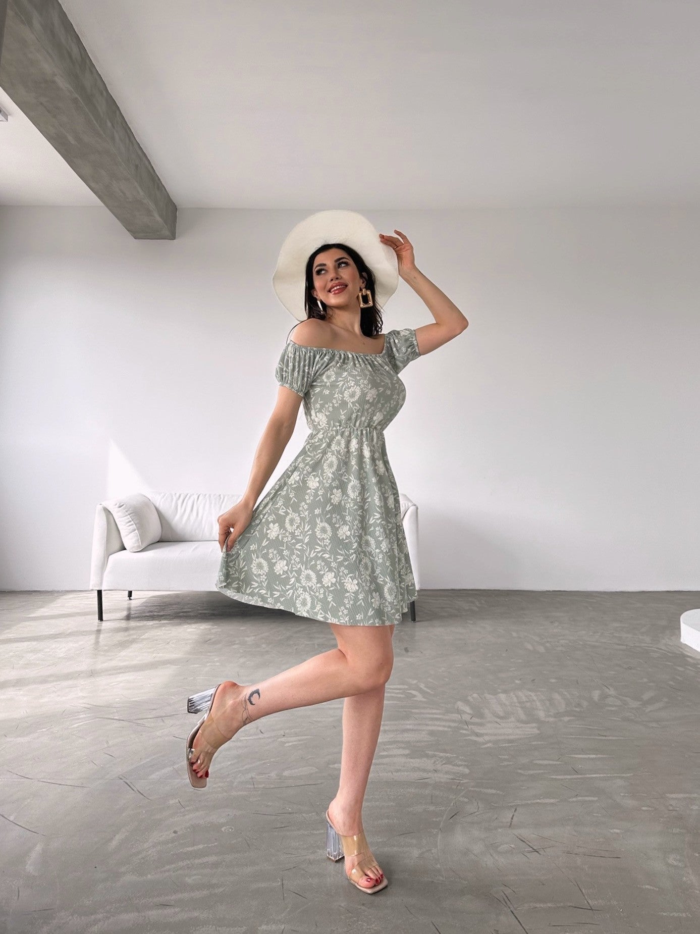 Madonna Yaka Çiçek Desenli Krinkıl Elbise