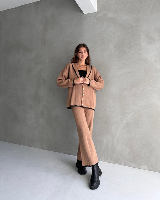 Şal Yaka Nervür Detaylı 2\'li Triko Takım