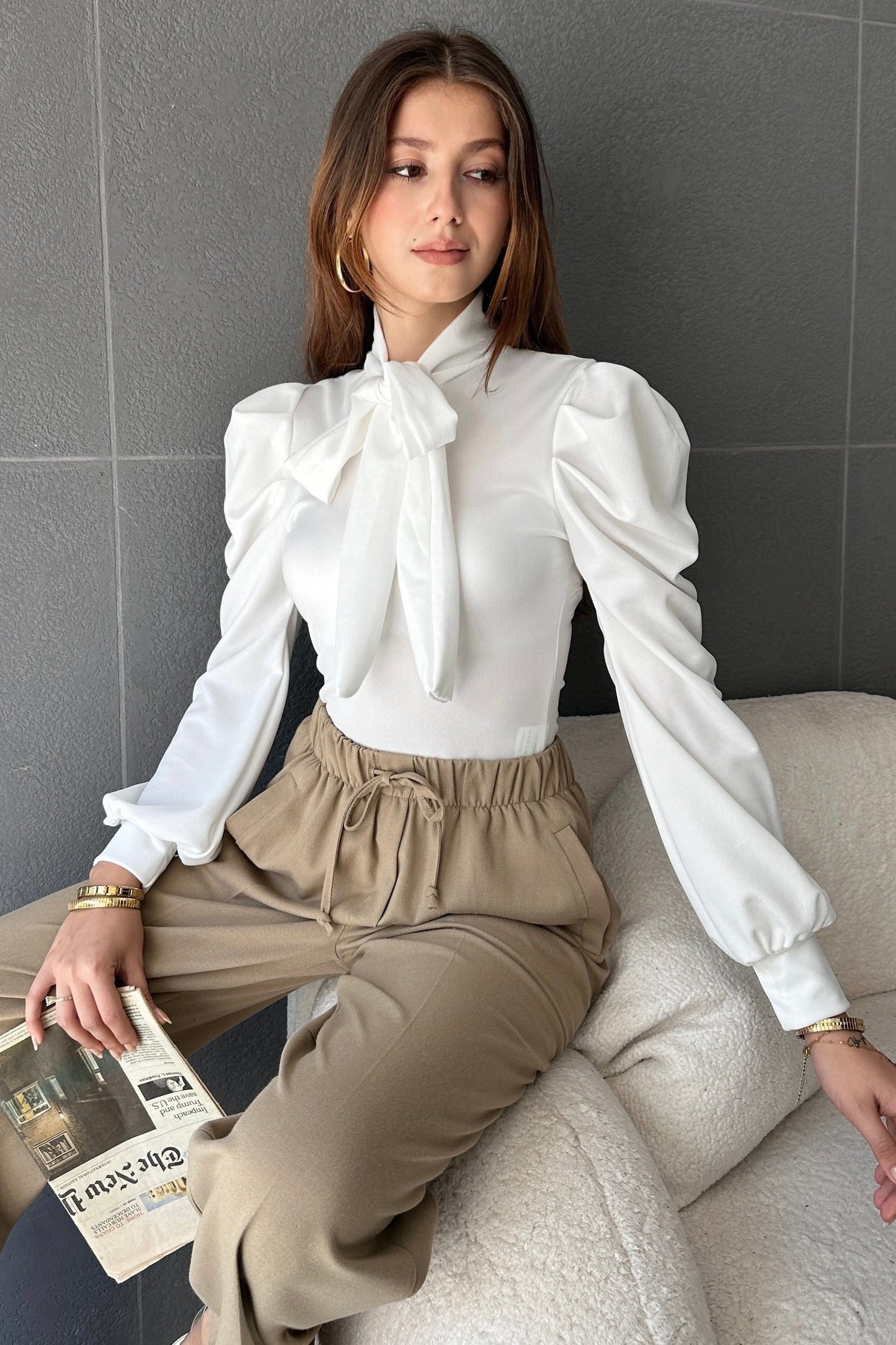 Yakası Bağcıklı Kolu Manşet Detaylı Bluz