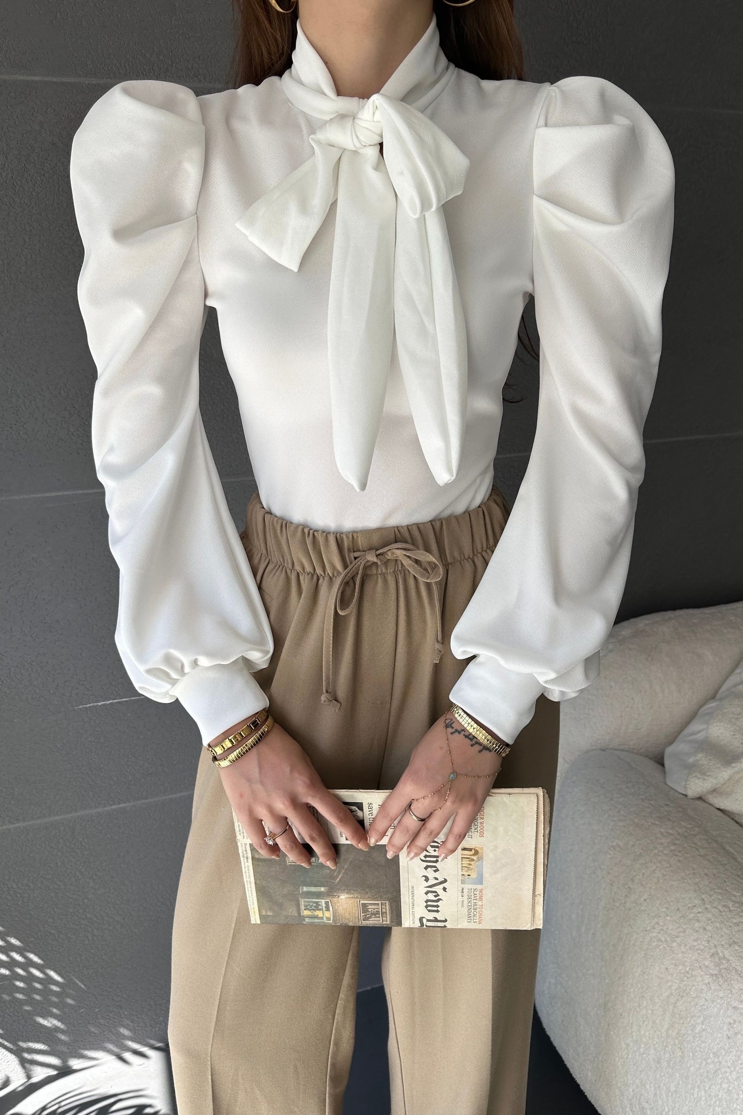 Yakası Bağcıklı Kolu Manşet Detaylı Bluz