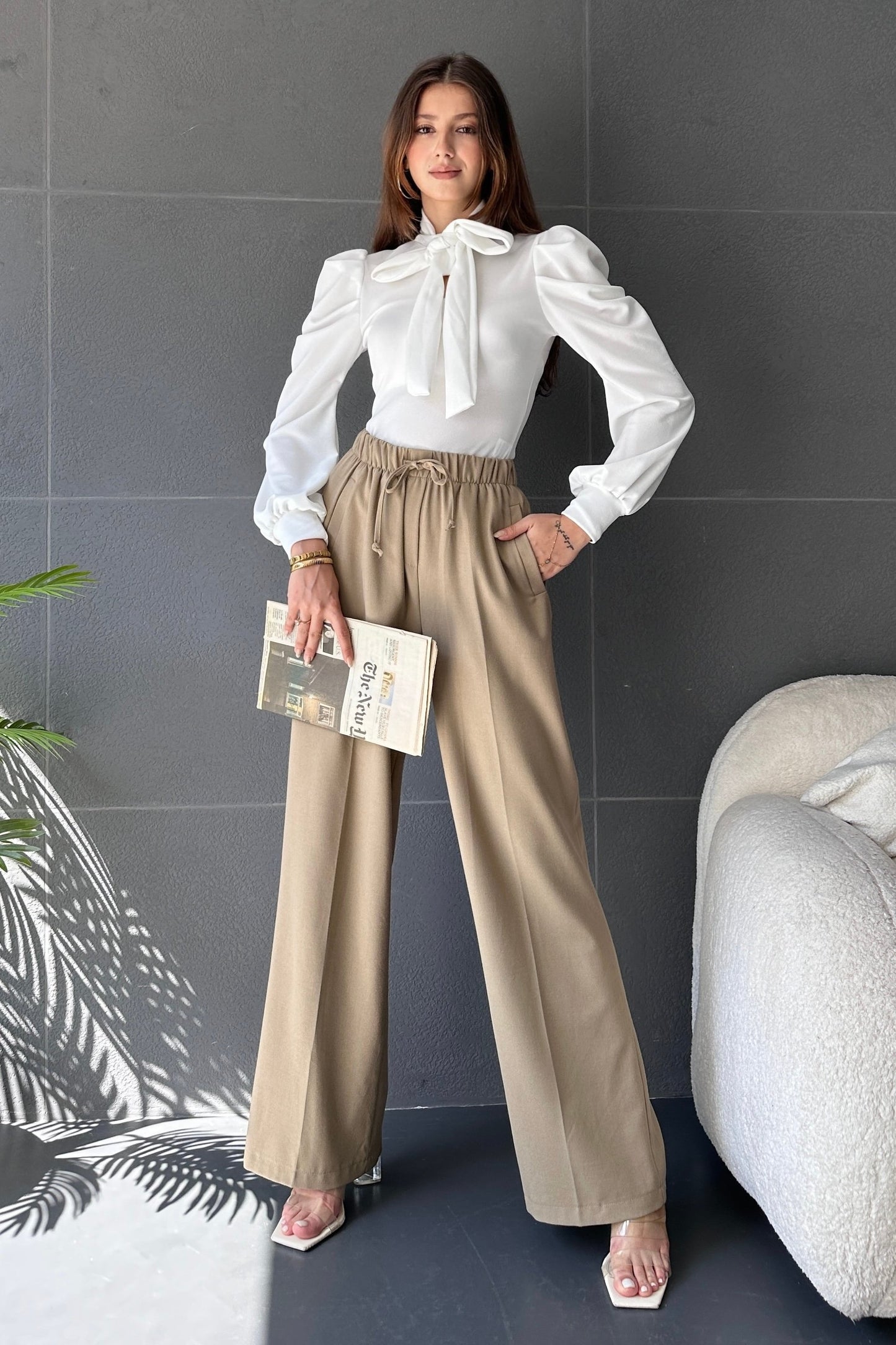 Yakası Bağcıklı Kolu Manşet Detaylı Bluz