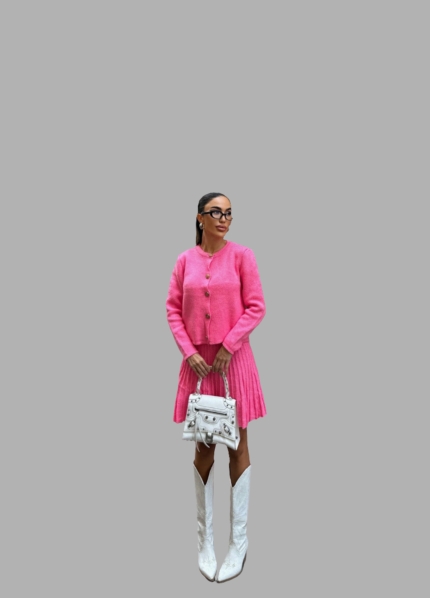 🌸 Bisiklet Yaka Hırka ve Pile Detaylı Etek Triko Takım 🌸

Zarif ve modern detaylarıyla öne çıkan bu triko takım, gardırobuna hem şıklık hem de rahatlık katıyor. Bisiklet yaka hırkası sade ve zamansız bir görünüm sunarken, pile detaylı eteği feminen bir