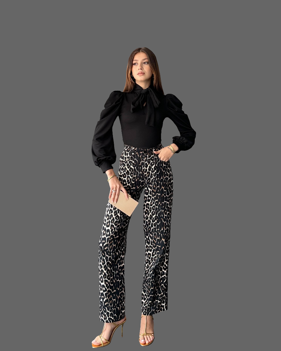 Yakası Bağcıklı Kolu Manşet Detaylı Bluz