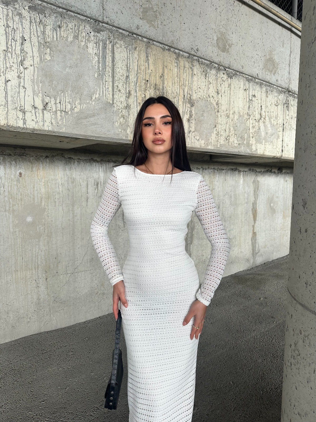 Beyaz Örgü Midi Elbise – Zarif Yaz Şıklığı
